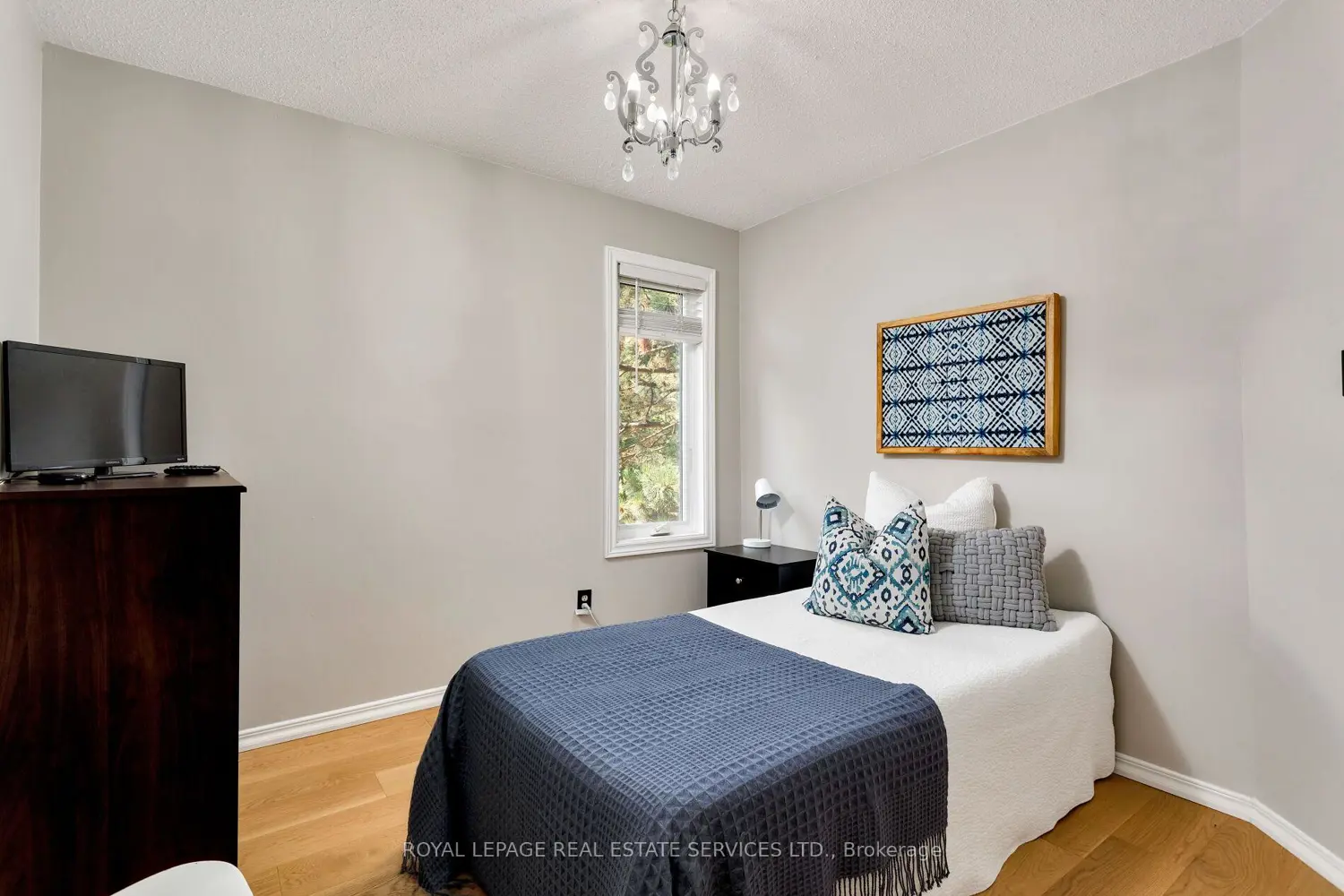 Additional image 10 of 2006 Glenada Crescent 7