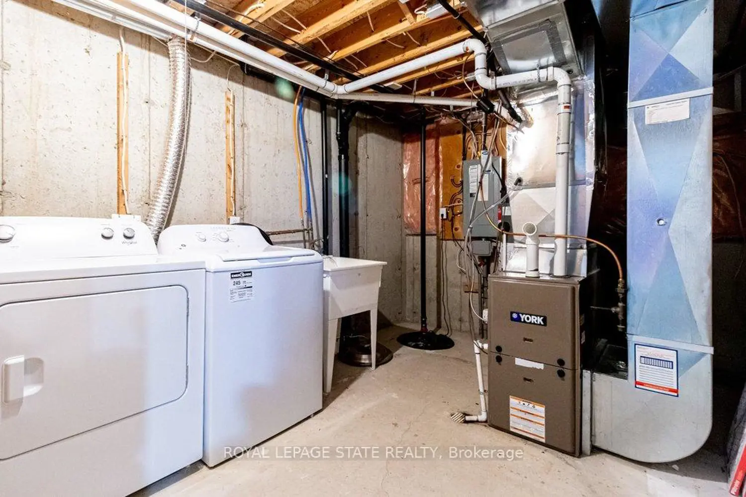 Additional image 19 of 60 Cloverleaf Drive 48