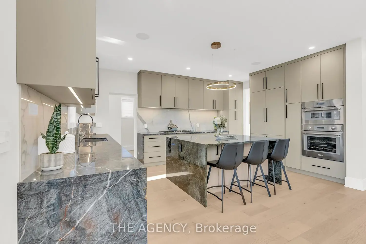 Additional image 7 of 519 Third Line