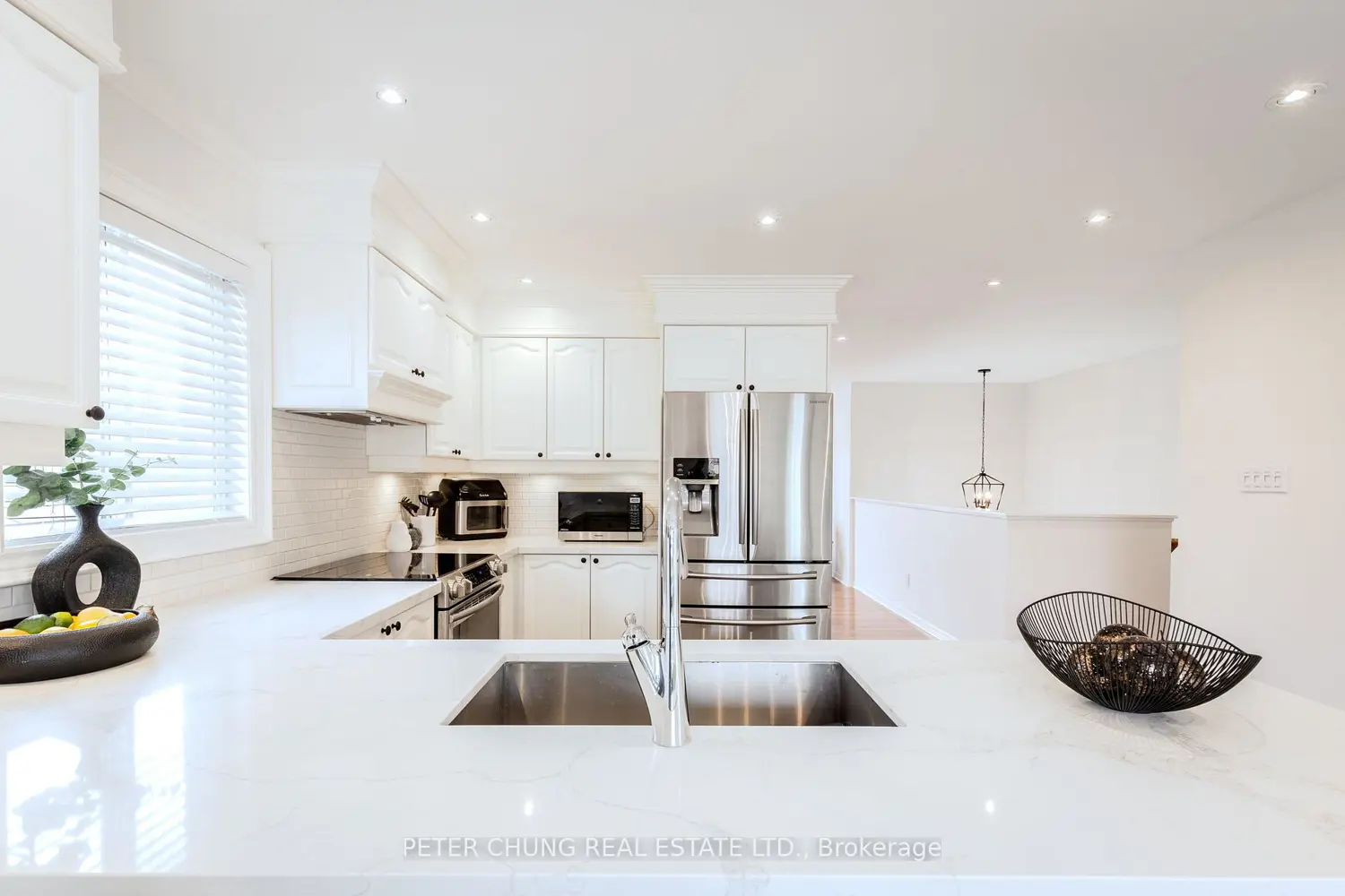 7 Veseli Court photo 3
