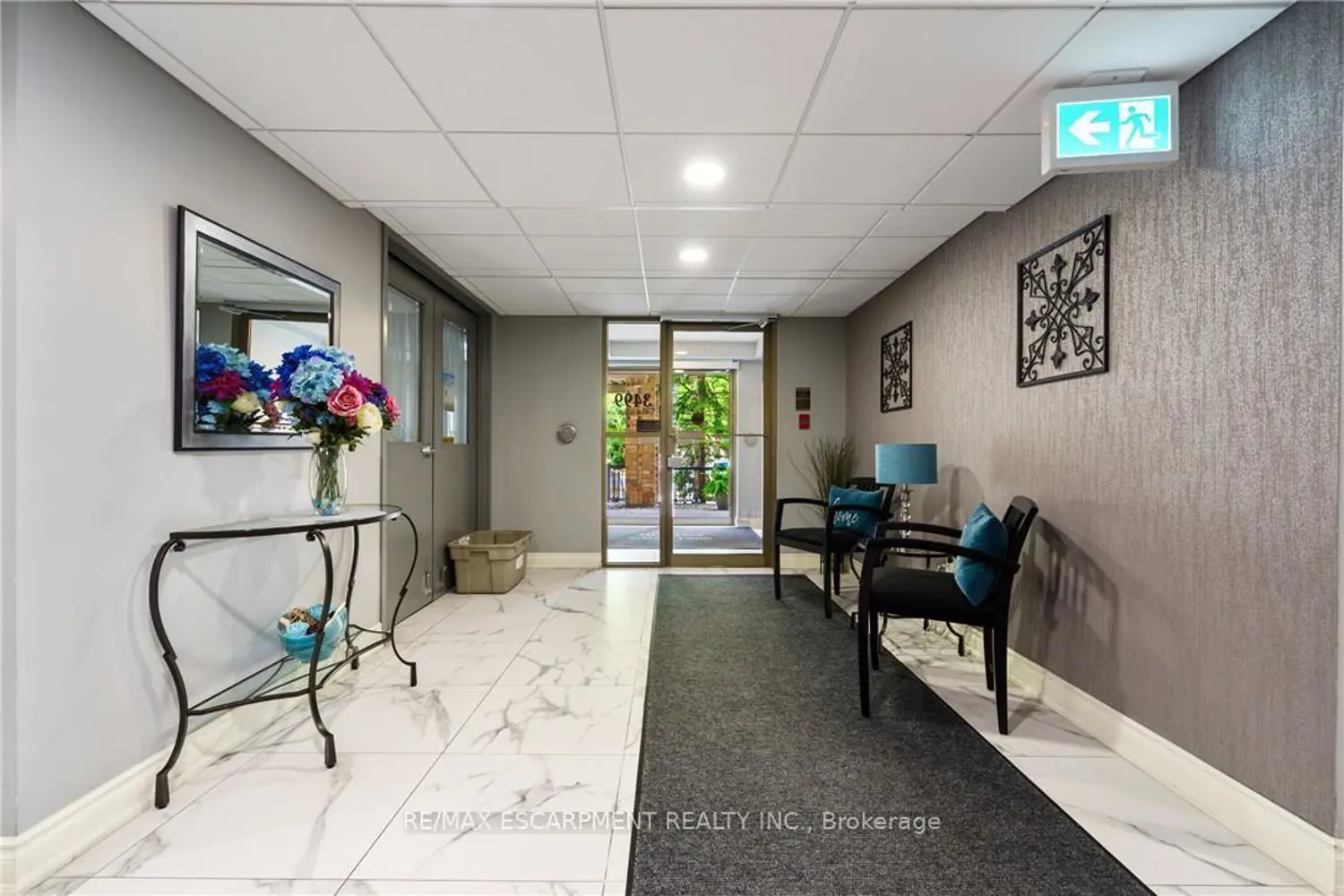 Additional image 15 of 3499 Upper Middle Road #211