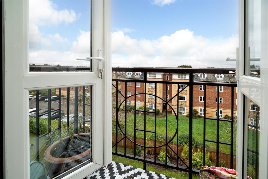 Additional image 10 of Park View Close, St. Albans