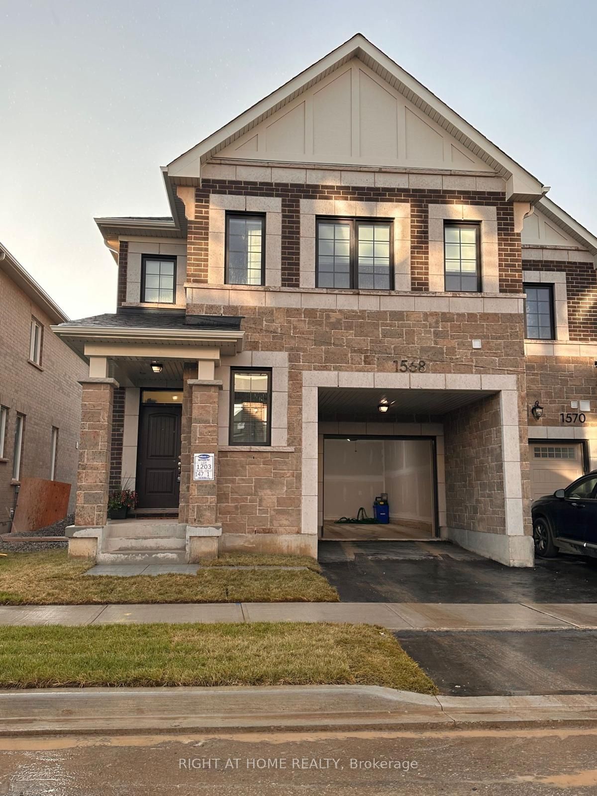 1568 Moira Crescent, Milton, ON, L9E 1Y1