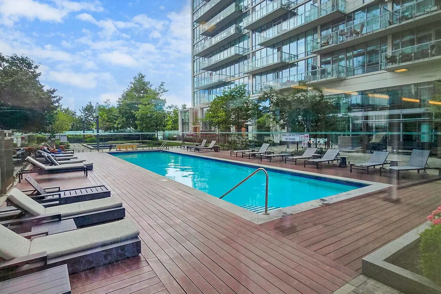 Additional image 18 of 29 Queens Quay 401