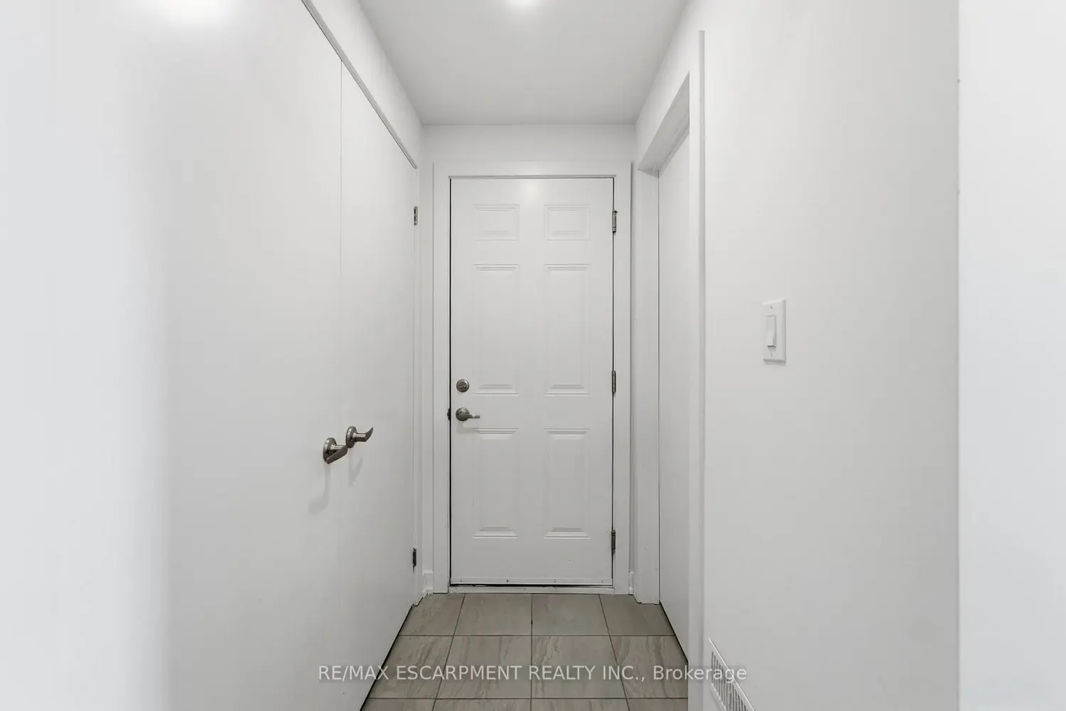 Additional image 17 of 590 North Service Road 44