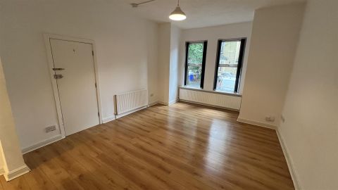 Chatham Grove, West Didsbury M20, Studio to rent
