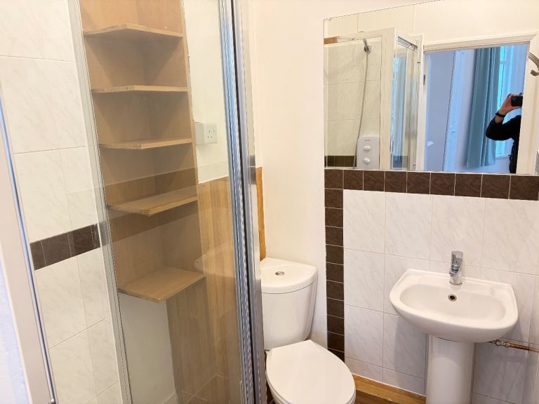 Additional image 9 of Studio Flat, Very Near Warwick Road Area, SW5, N1 7GU