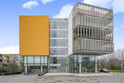 Amazon Apartments, New River Village, Hornsey N8
