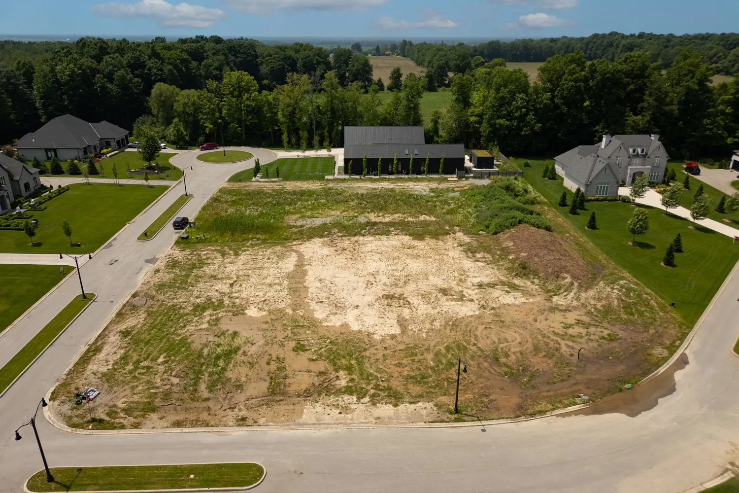 3870 South Winds Drive photo 2