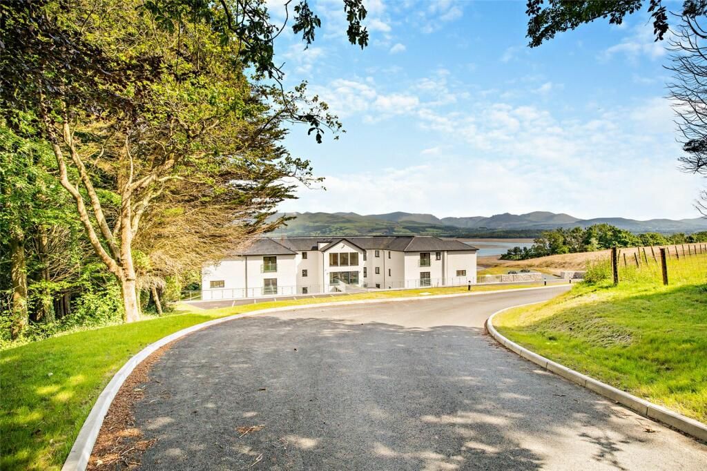 2 bed flat for saleBeaumaris LL58 photo 4