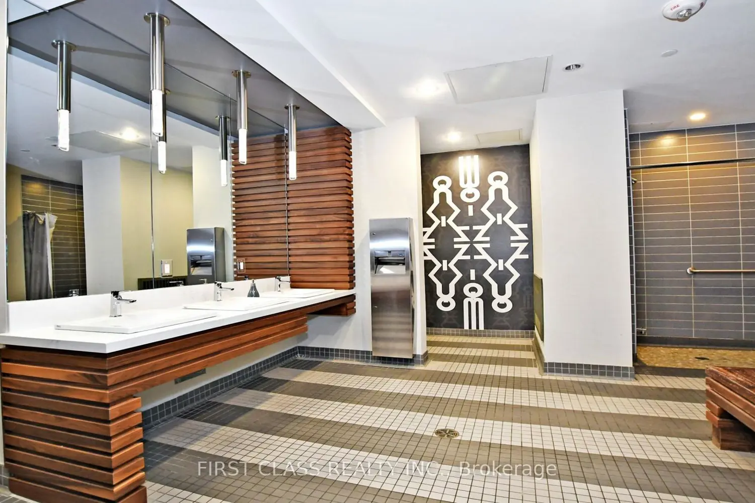 Additional image 12 of 9201 Yonge St Street 911