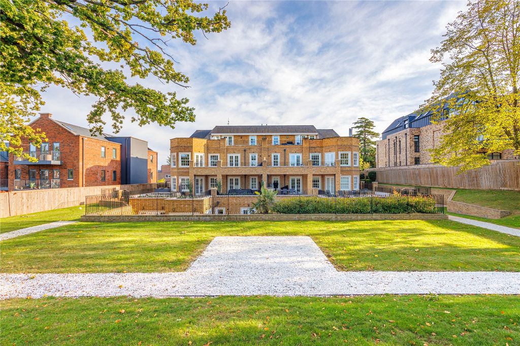 3 bed flat for saleWatford Road, Radlett, Hertfordshire WD7