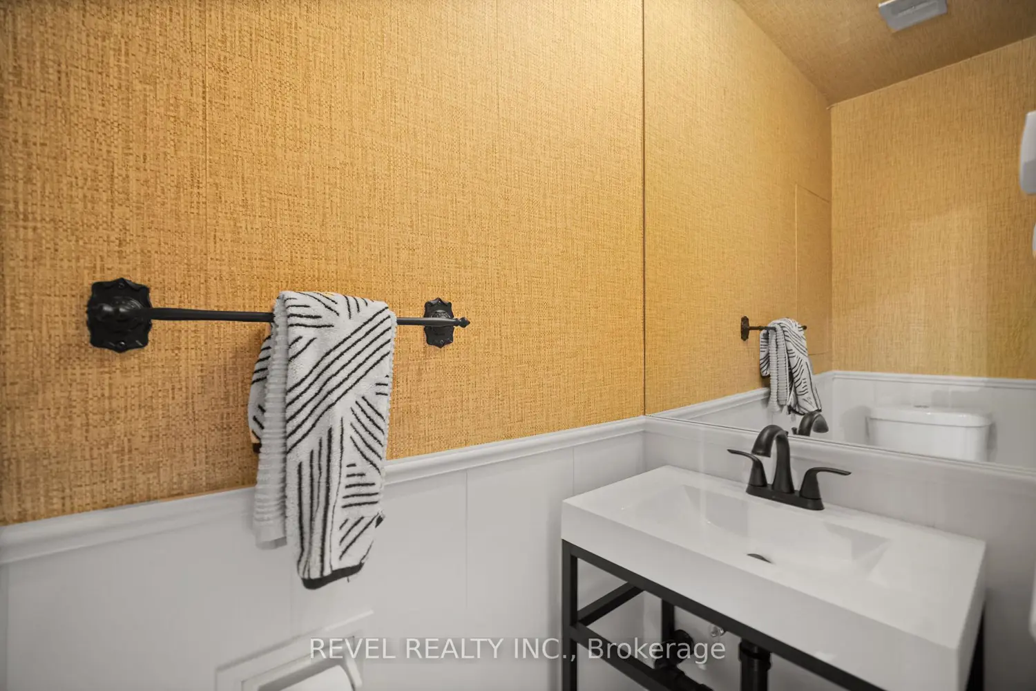 Additional image 18 of 2058 Brant Street 3