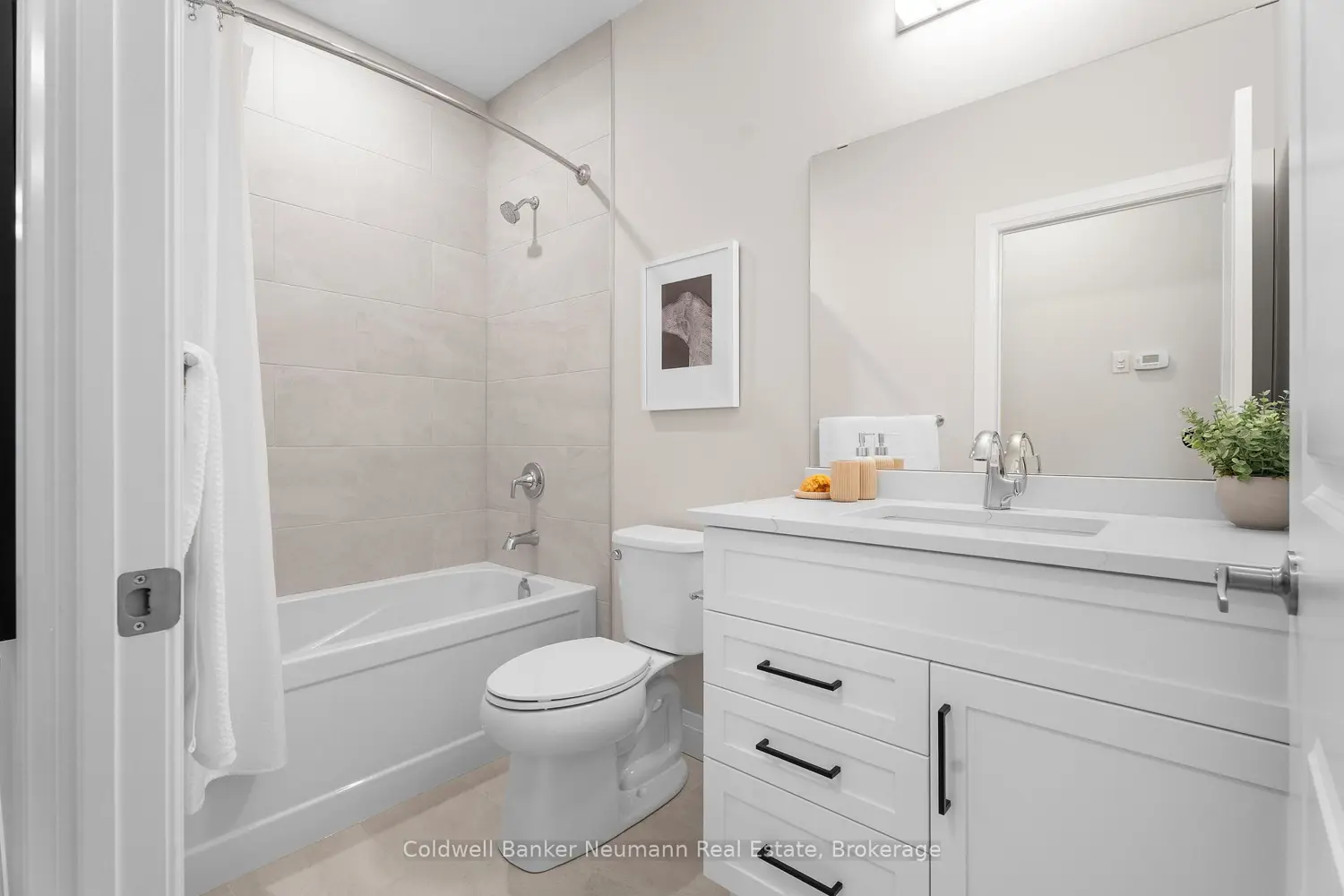 Additional image 7 of 1882 Gordon Street 308