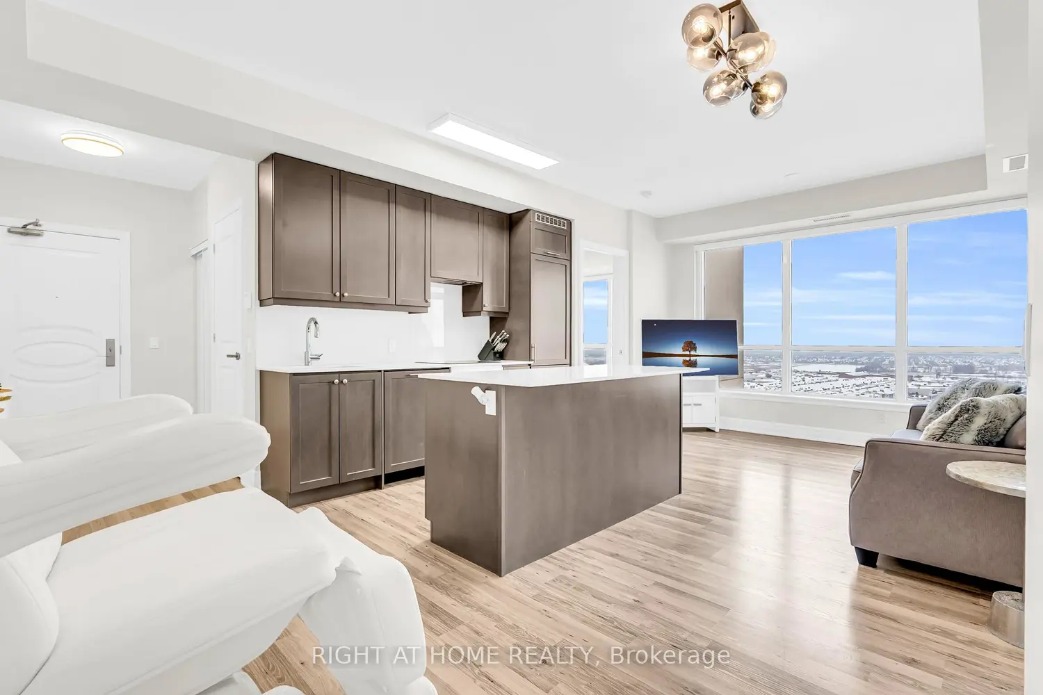 9075 Jane Street 2309 photo 5