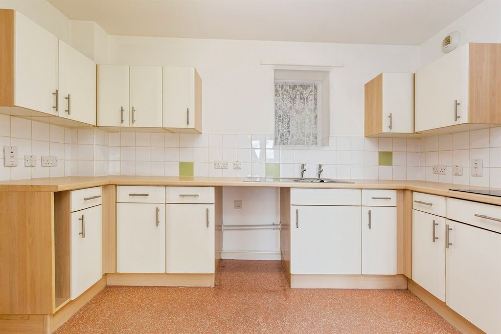 2 bed flat for saleHartfields, Hartlepool TS26 photo 4