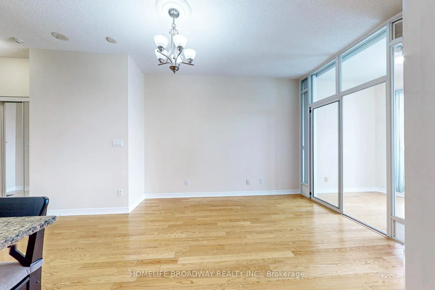 Additional image 3 of 18 Holmes Avenue 2215