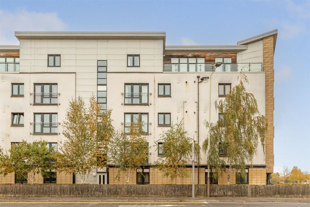 2 bed flat for saleVasart Court, Perth PH1