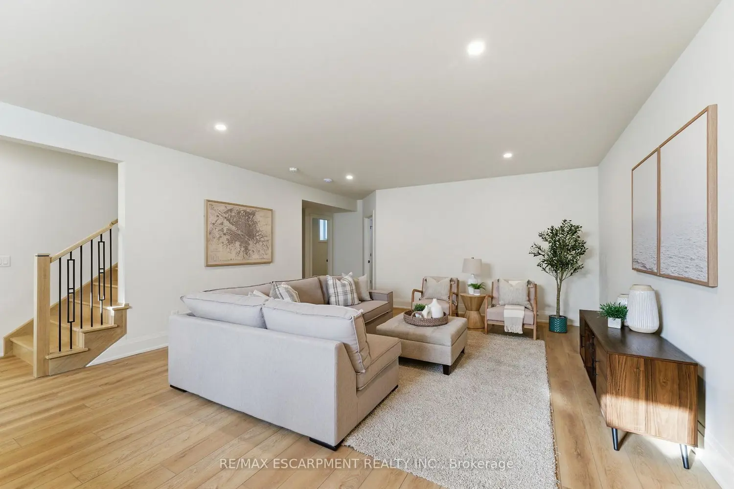 Additional image 11 of 15 Oakley Drive