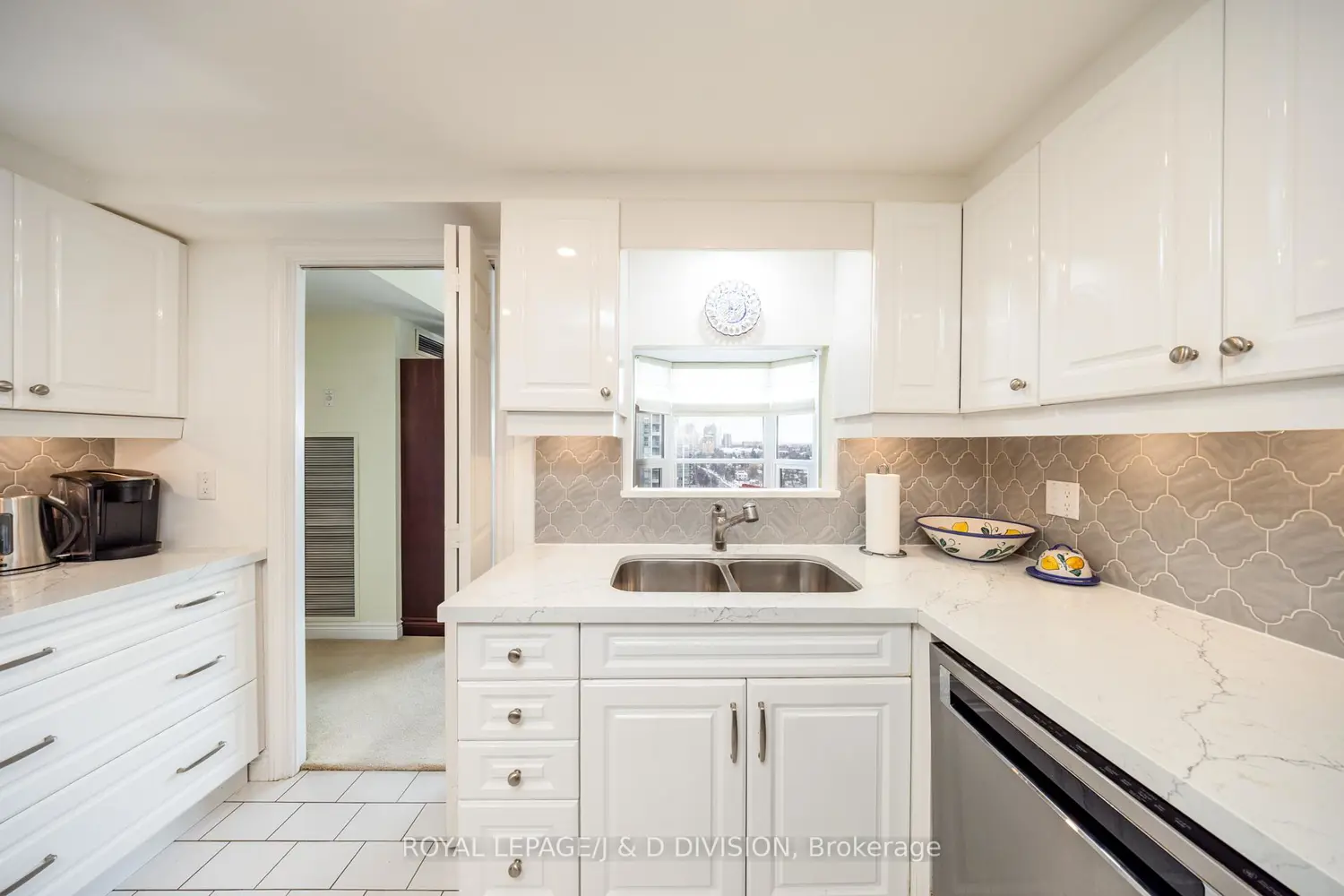 65 Spring Garden Avenue 1710 photo 3