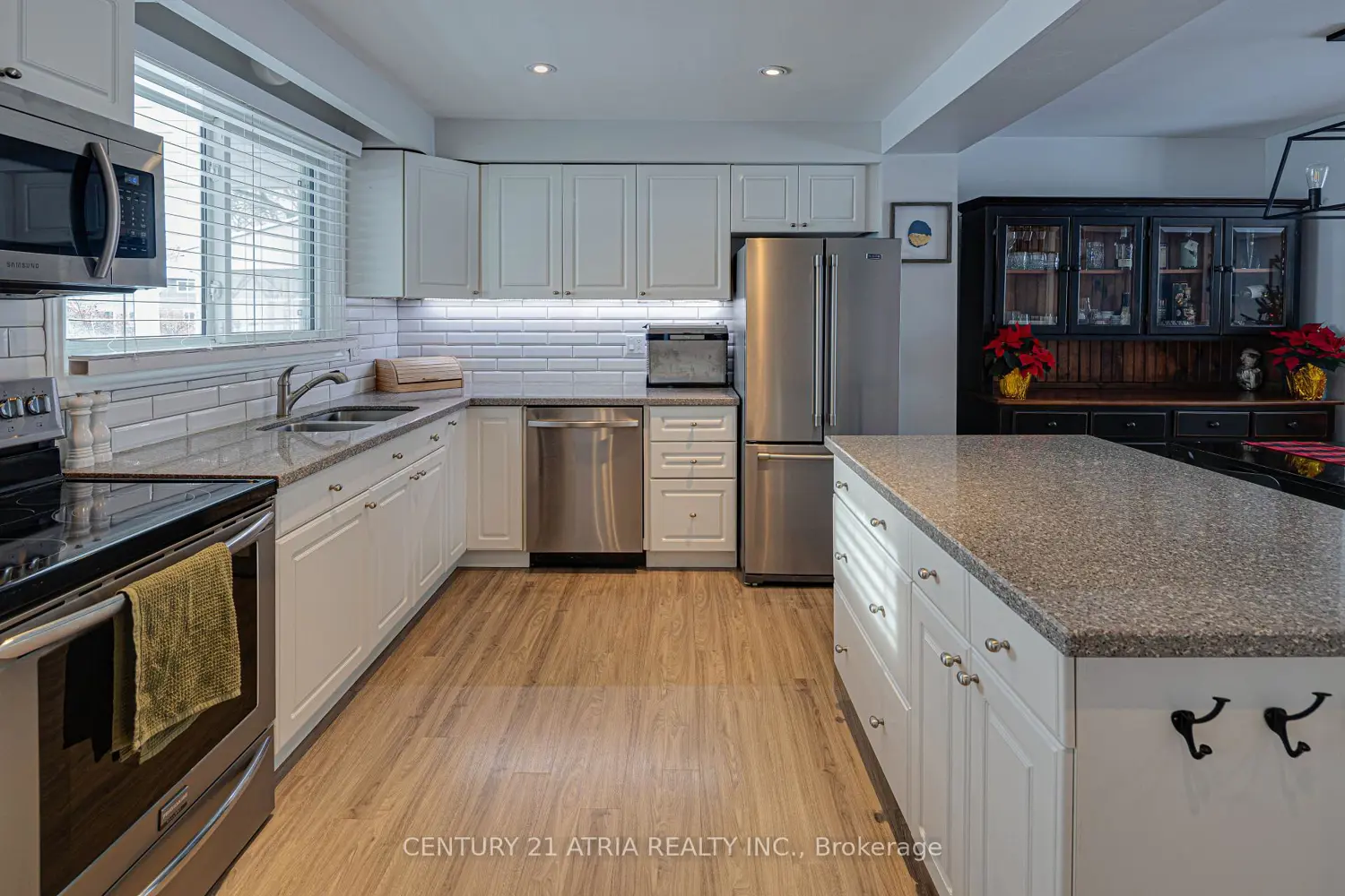 251 Stouffer Street photo 3