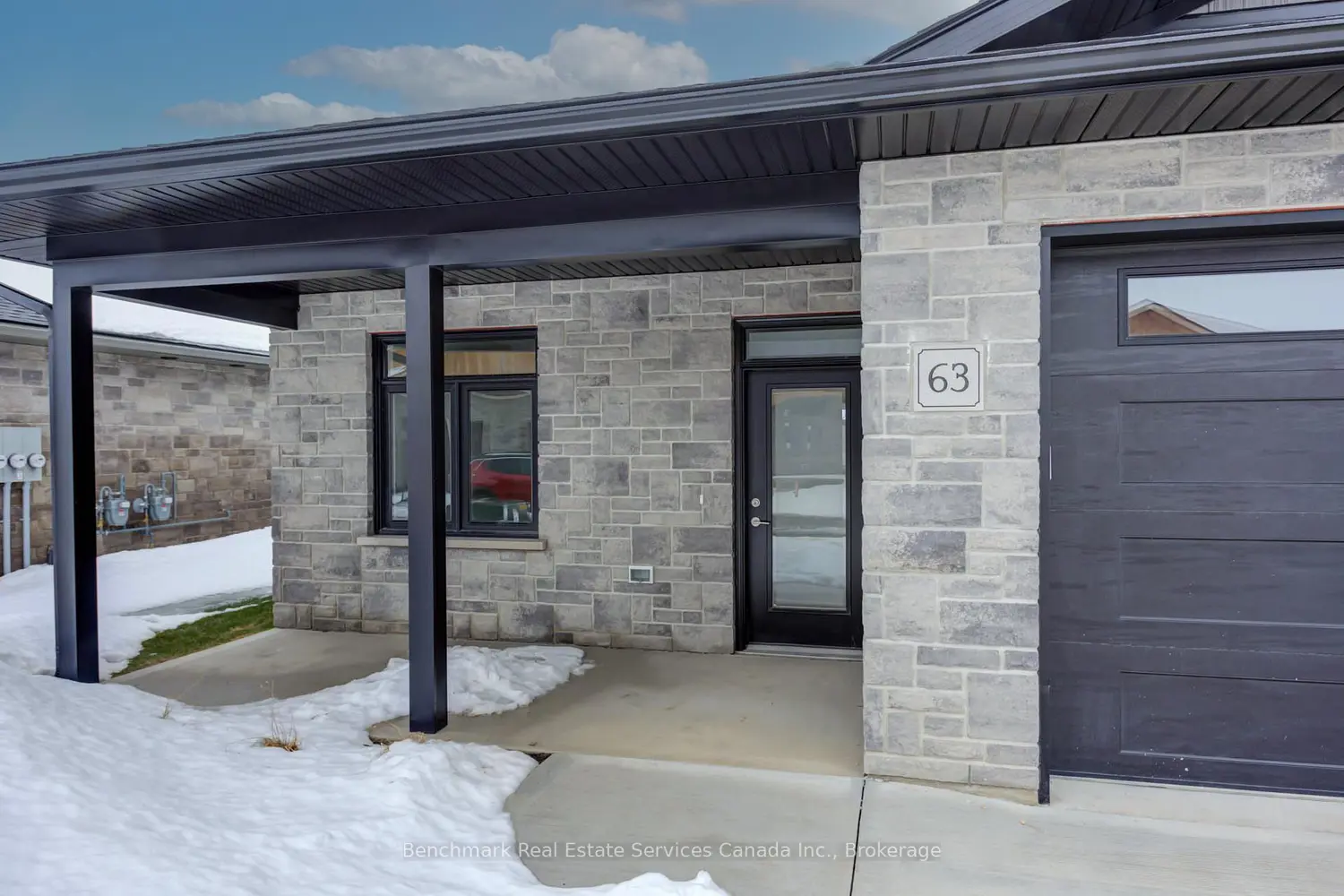 63 Cavalier Crescent photo 2