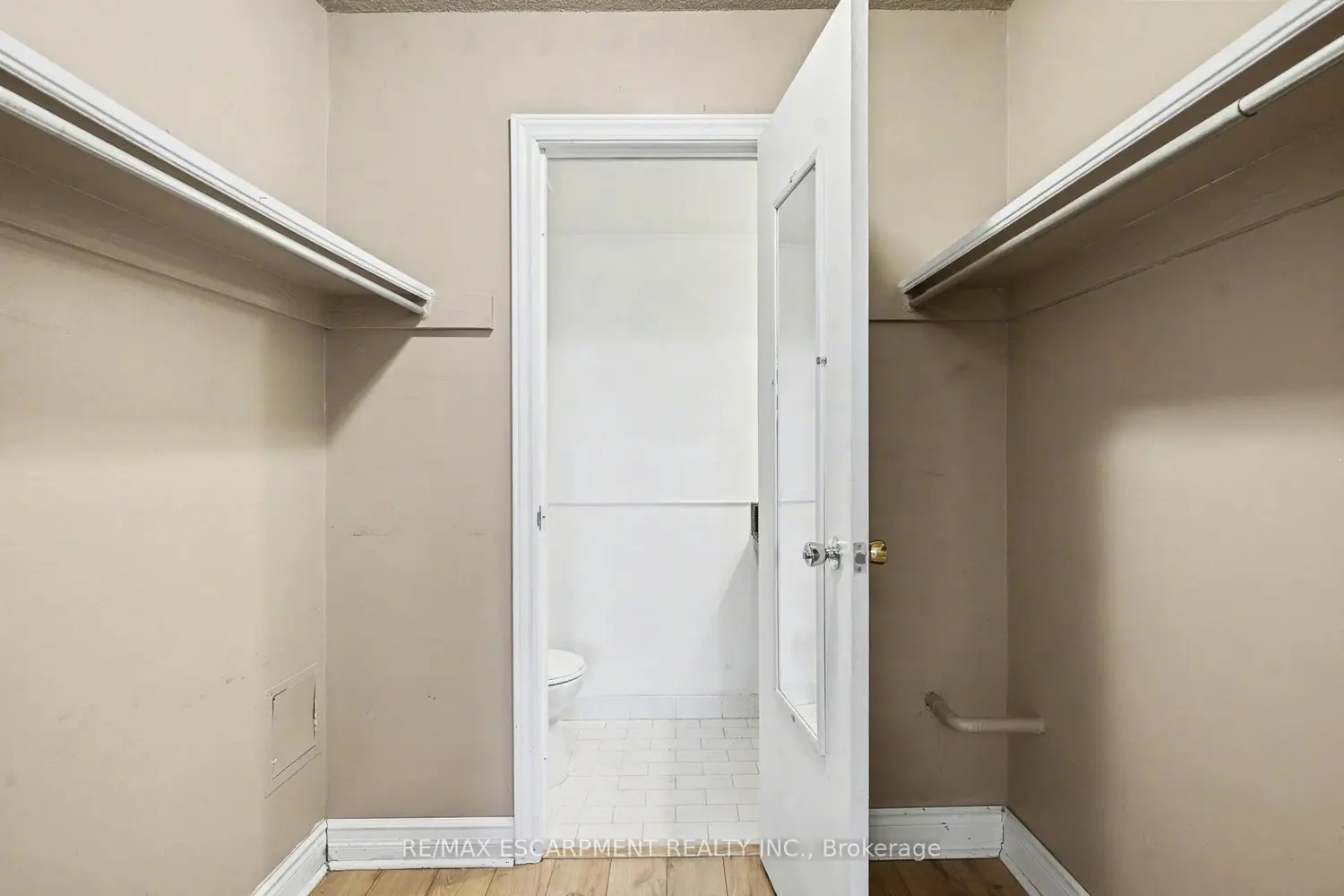 Additional image 12 of 500 Green Road 218