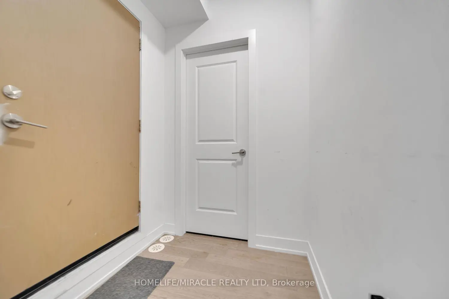 Additional image 13 of 1062 Douglas Mccurdy Common 230