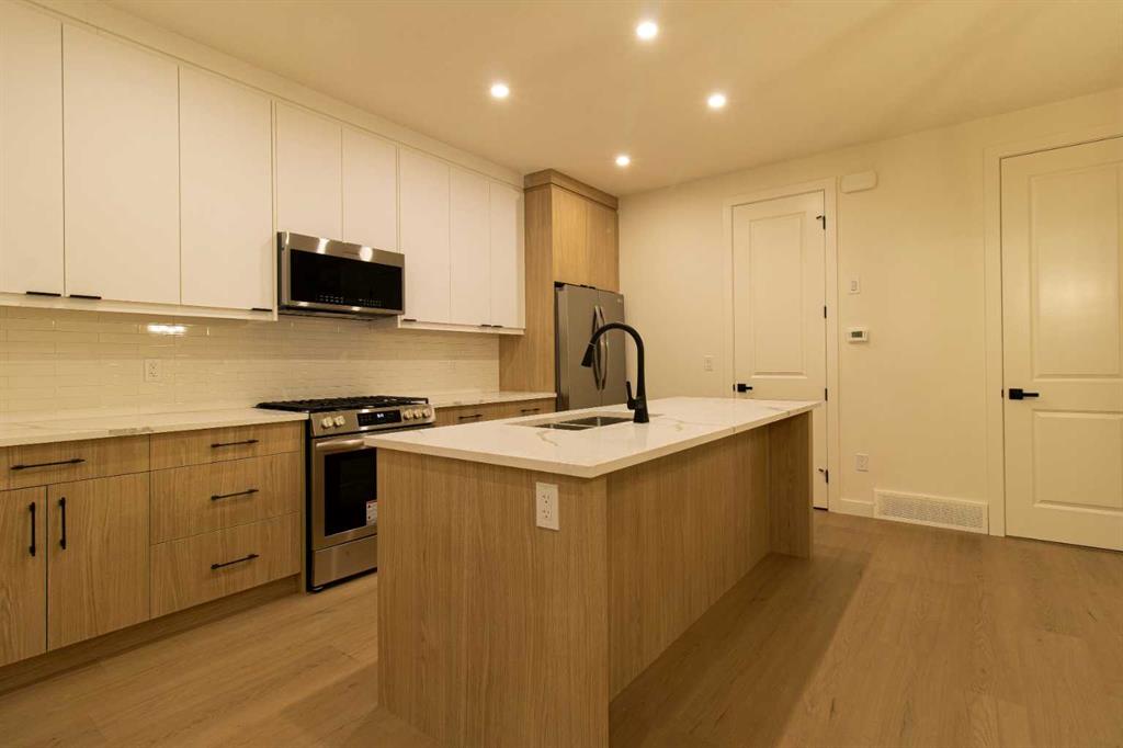Additional image 3 of Upper-1512 21 Avenue NW, Calgary, AB, T2M 1L8