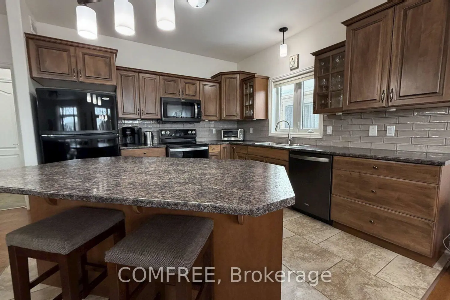 Additional image 3 of 31 Essex Drive