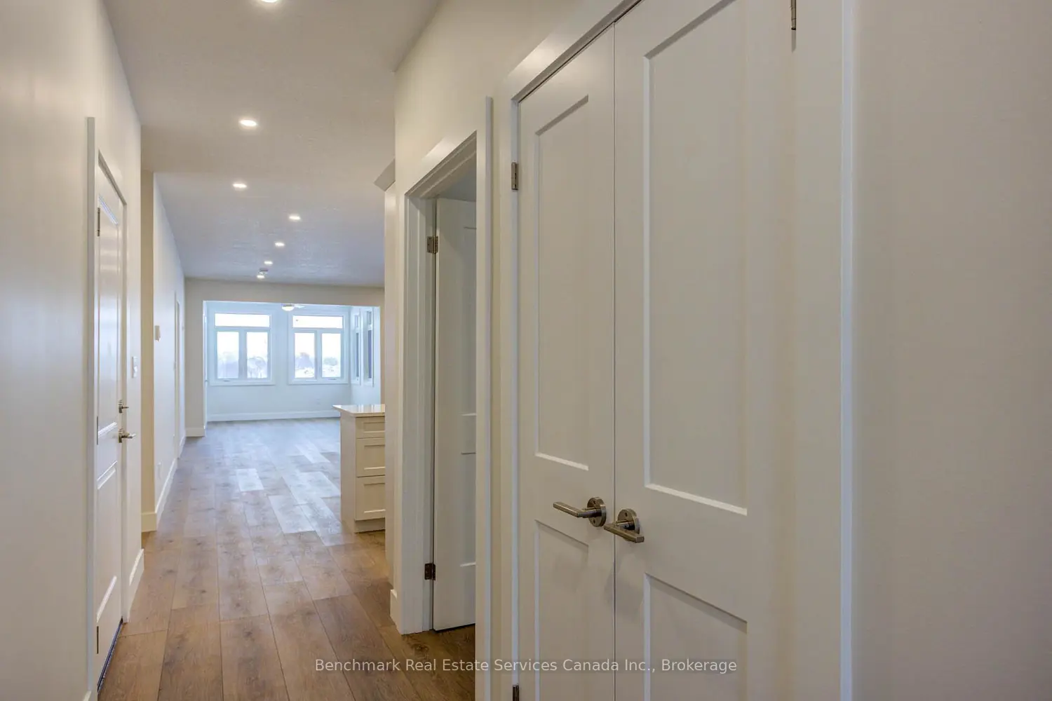 65 Cavalier Crescent photo 4