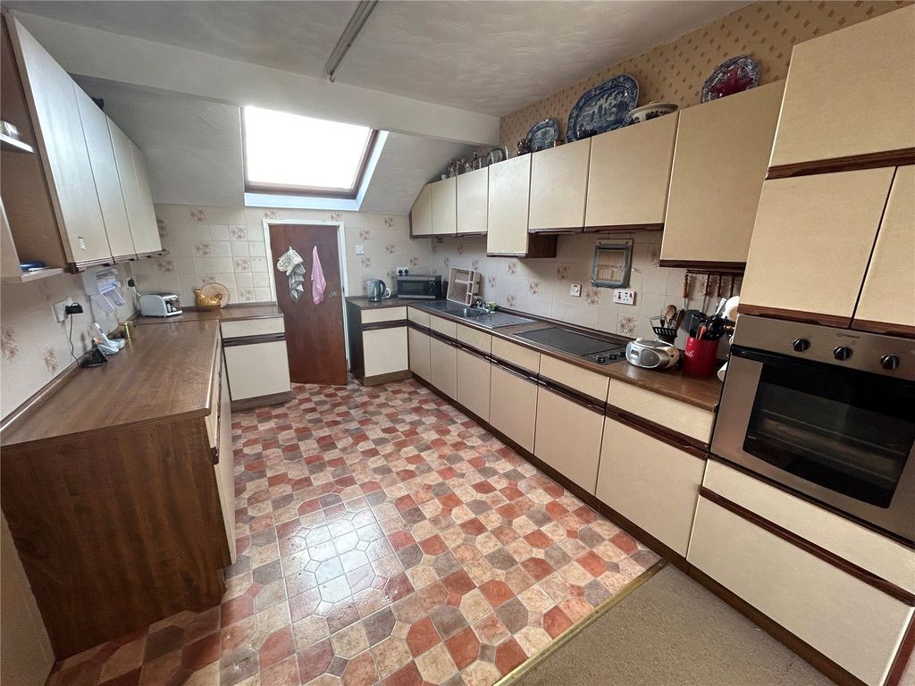4 bed detached house for saleMoelfre, Anglesey, Sir Ynys Mon LL72 photo 4