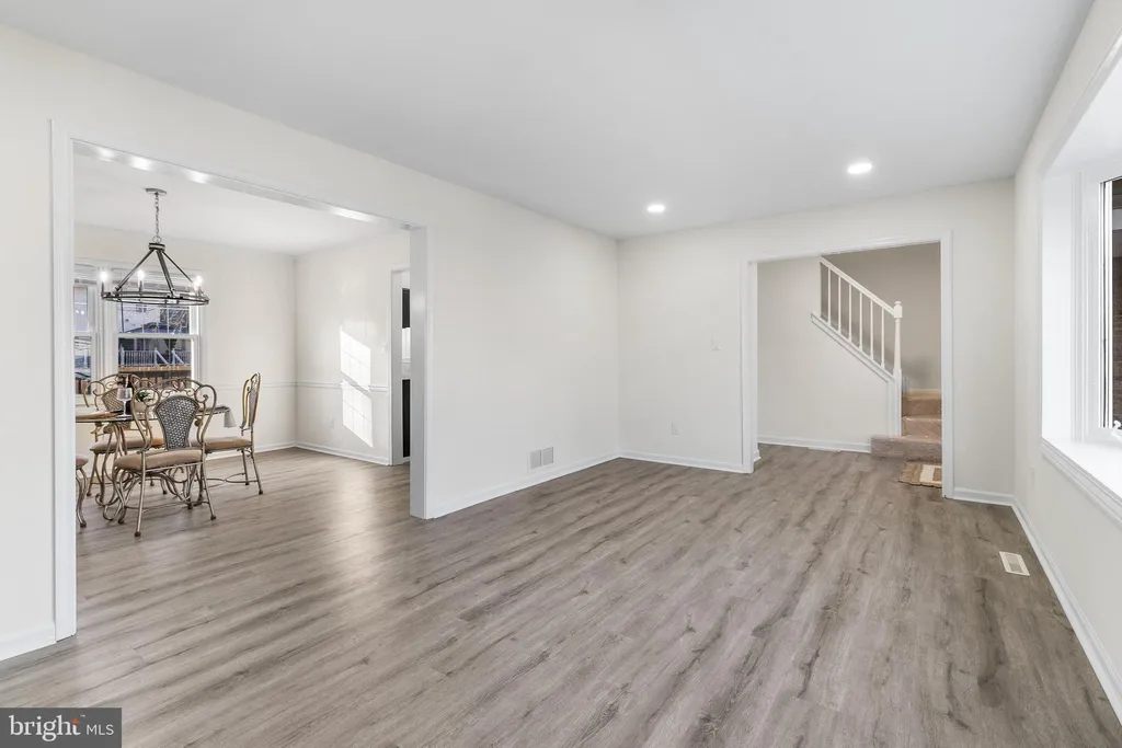 Additional image 6 of 210 W Silver Fox Road, Newark, DE 19702