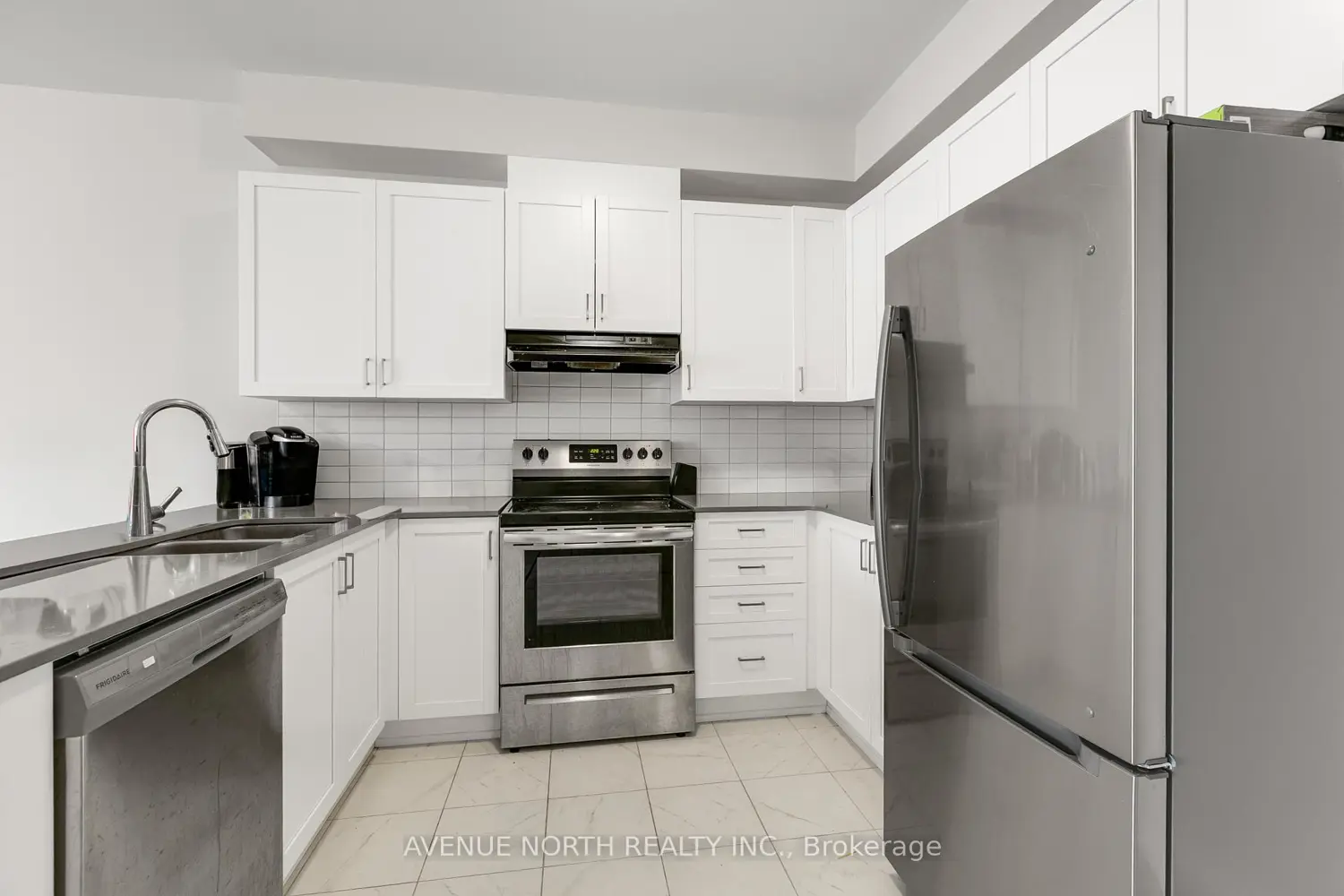 834 Bascule Place photo 3