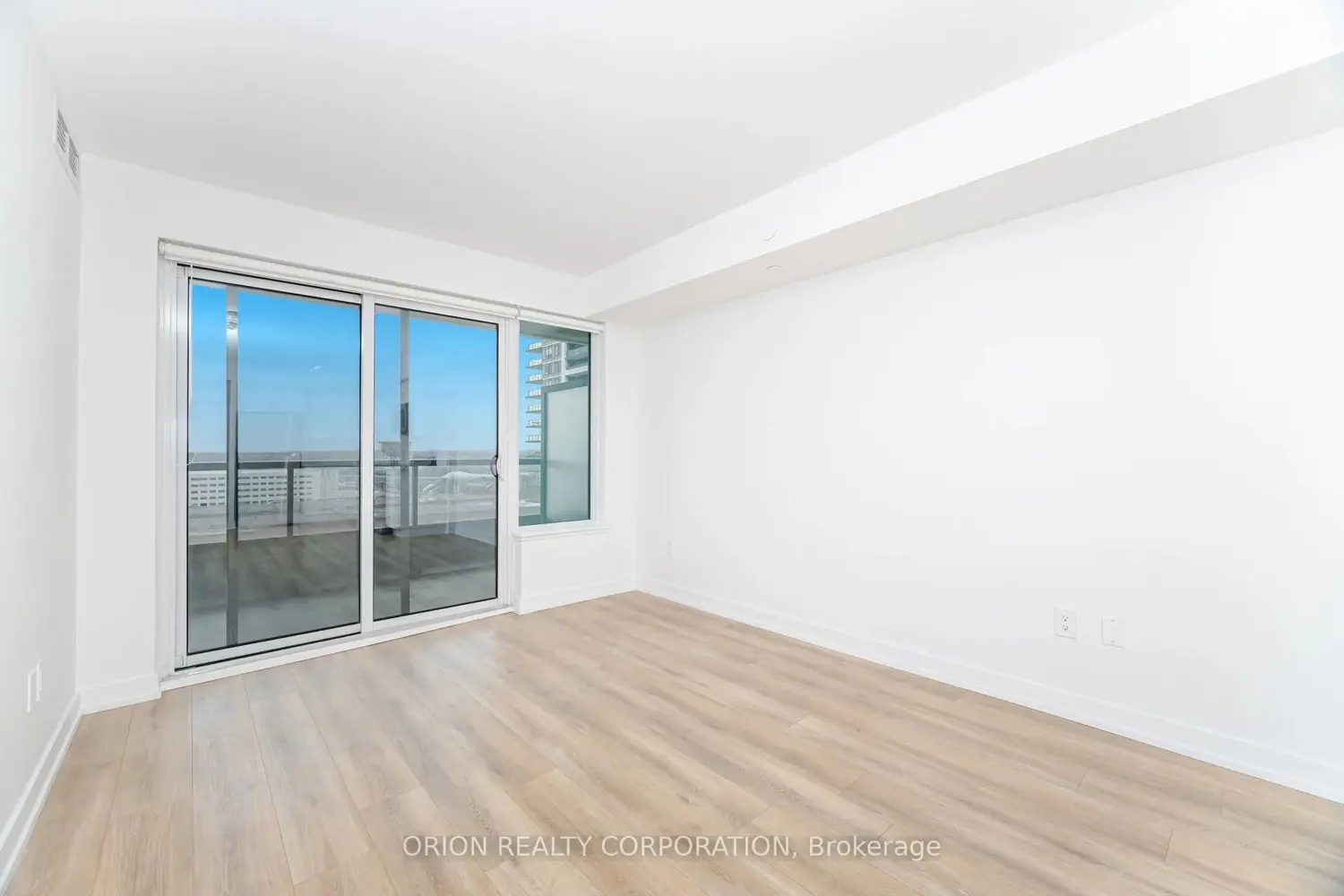 Additional image 5 of 1480 Bayly Street 1103