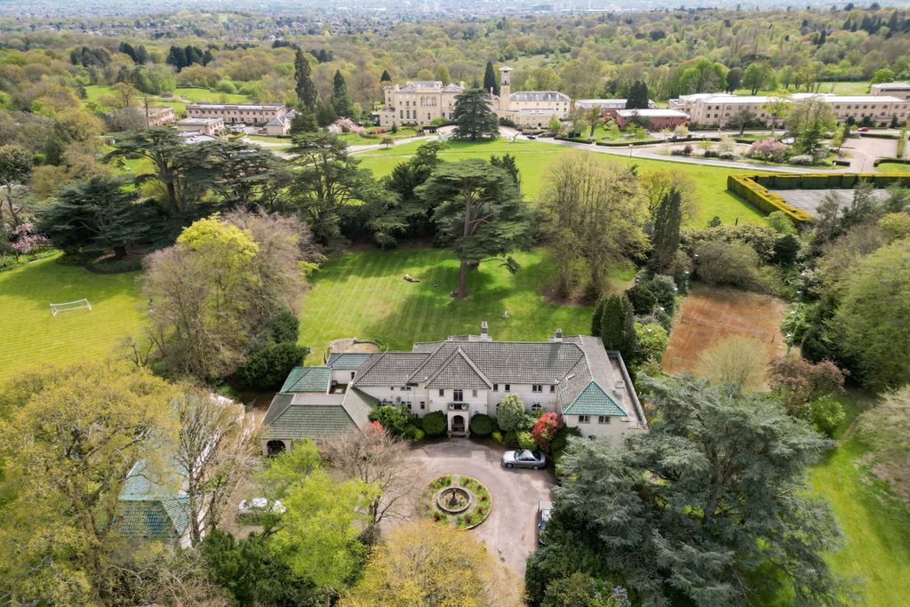 7 bed detached house for saleThe Common, Stanmore HA7