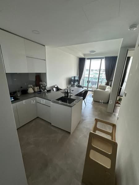 18A Amber Gardens photo 2