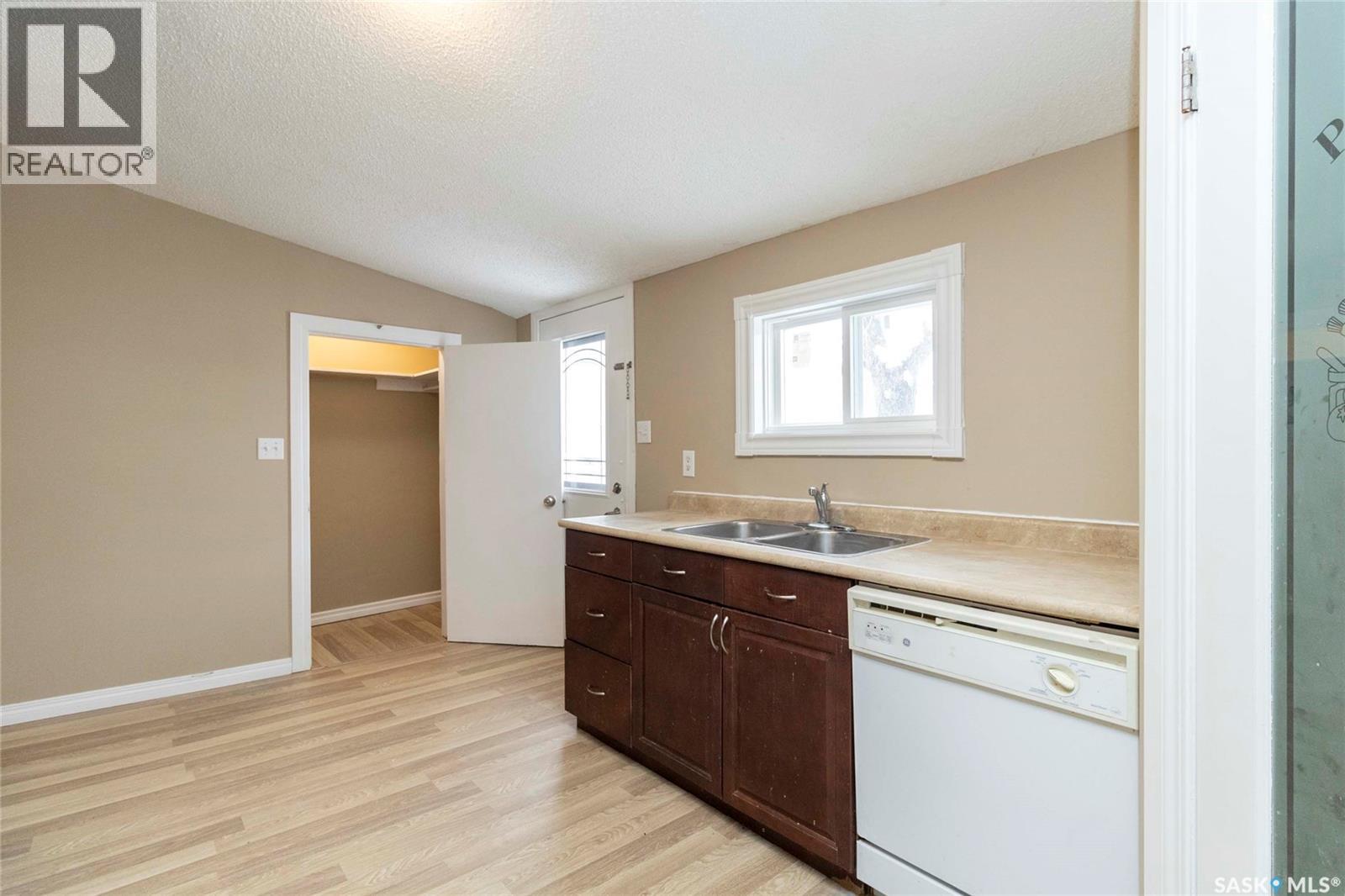 Additional image 6 of 325 S Avenue S, Saskatoon, SK, S7M3A1