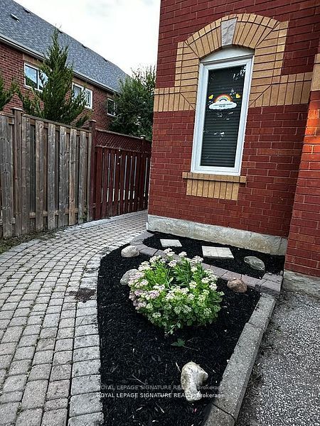Additional image 2 of 3819 Allcroft Road, Mississauga, ON, L5N 7E1