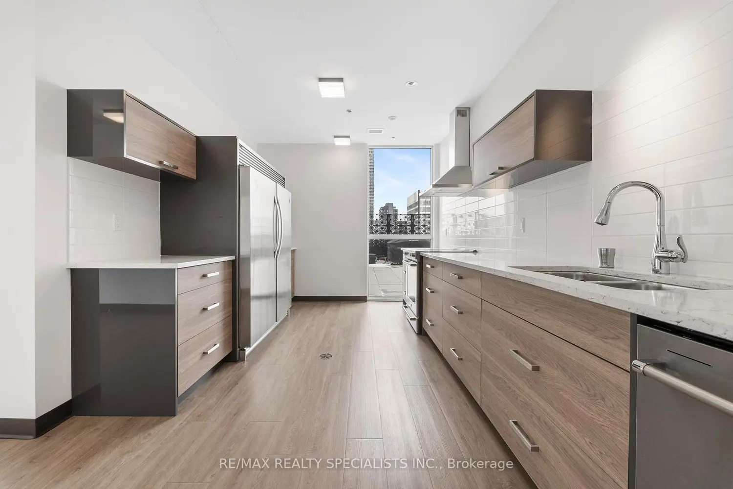 Additional image 20 of 60 Charles St W Street 308