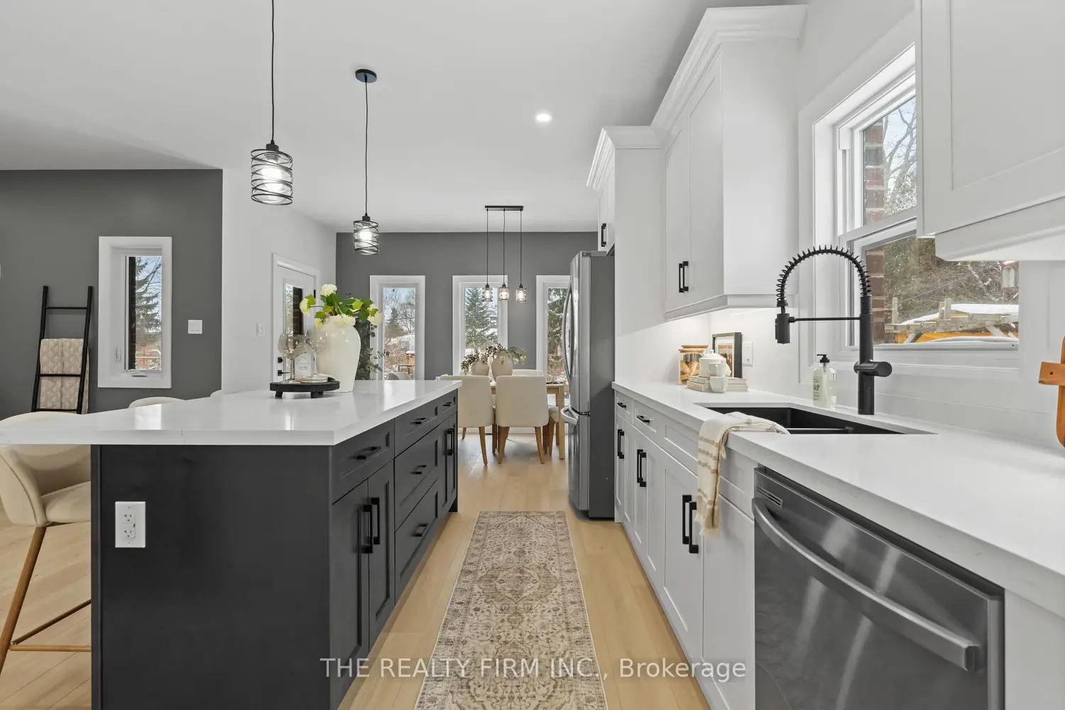 1037 Willow Drive photo 4