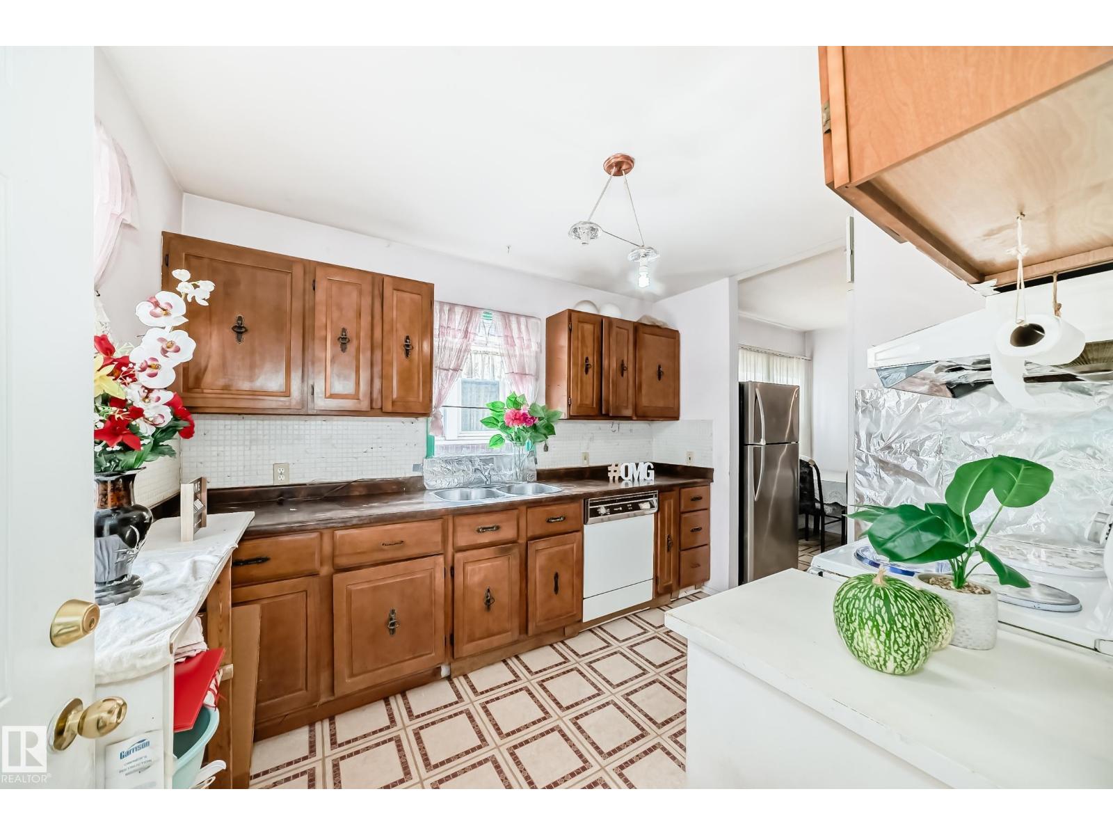 Additional image 6 of 11239 97 Street NW, Edmonton, AB, T5G1X2