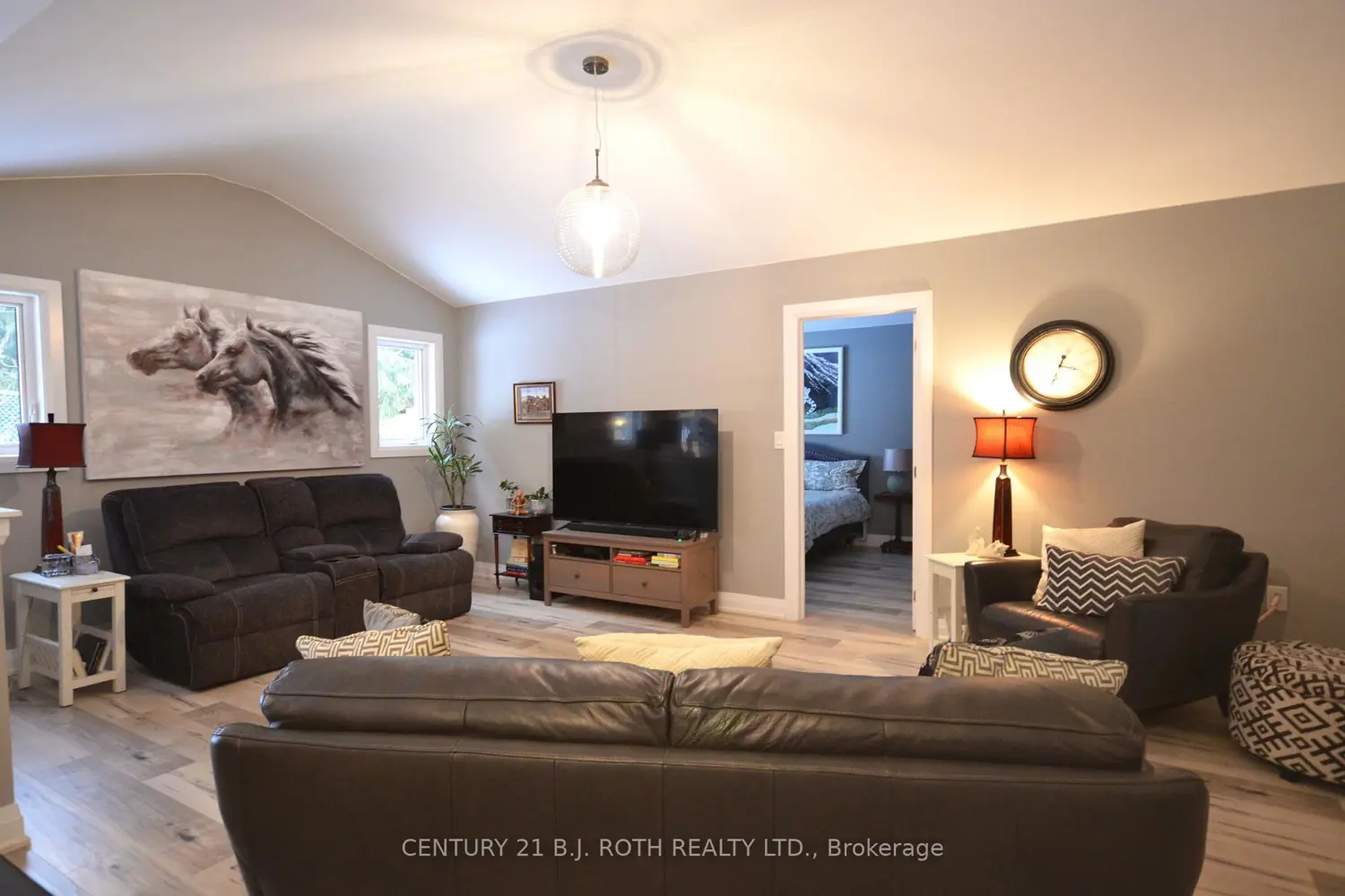 Additional image 4 of 8 Revol Road