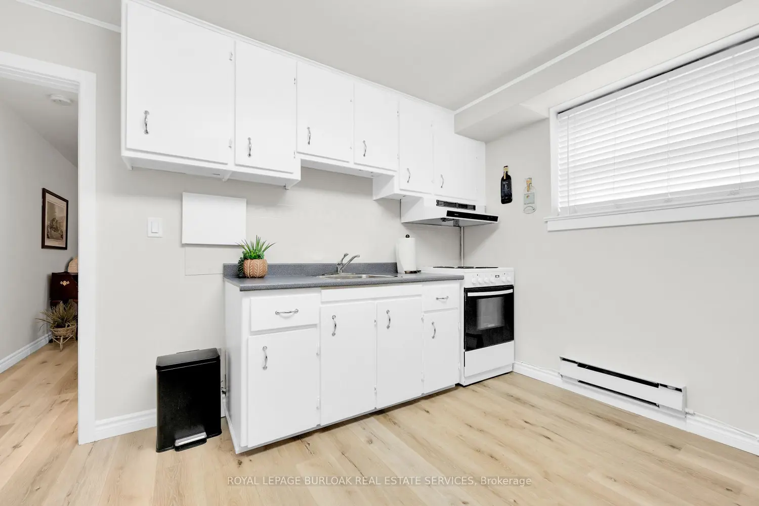 Additional image 15 of 1347 Lakeshore Road 24