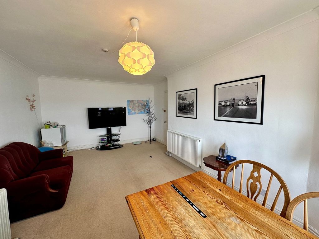 4 bed flat for saleMarine Parade, Peel IM5 photo 3