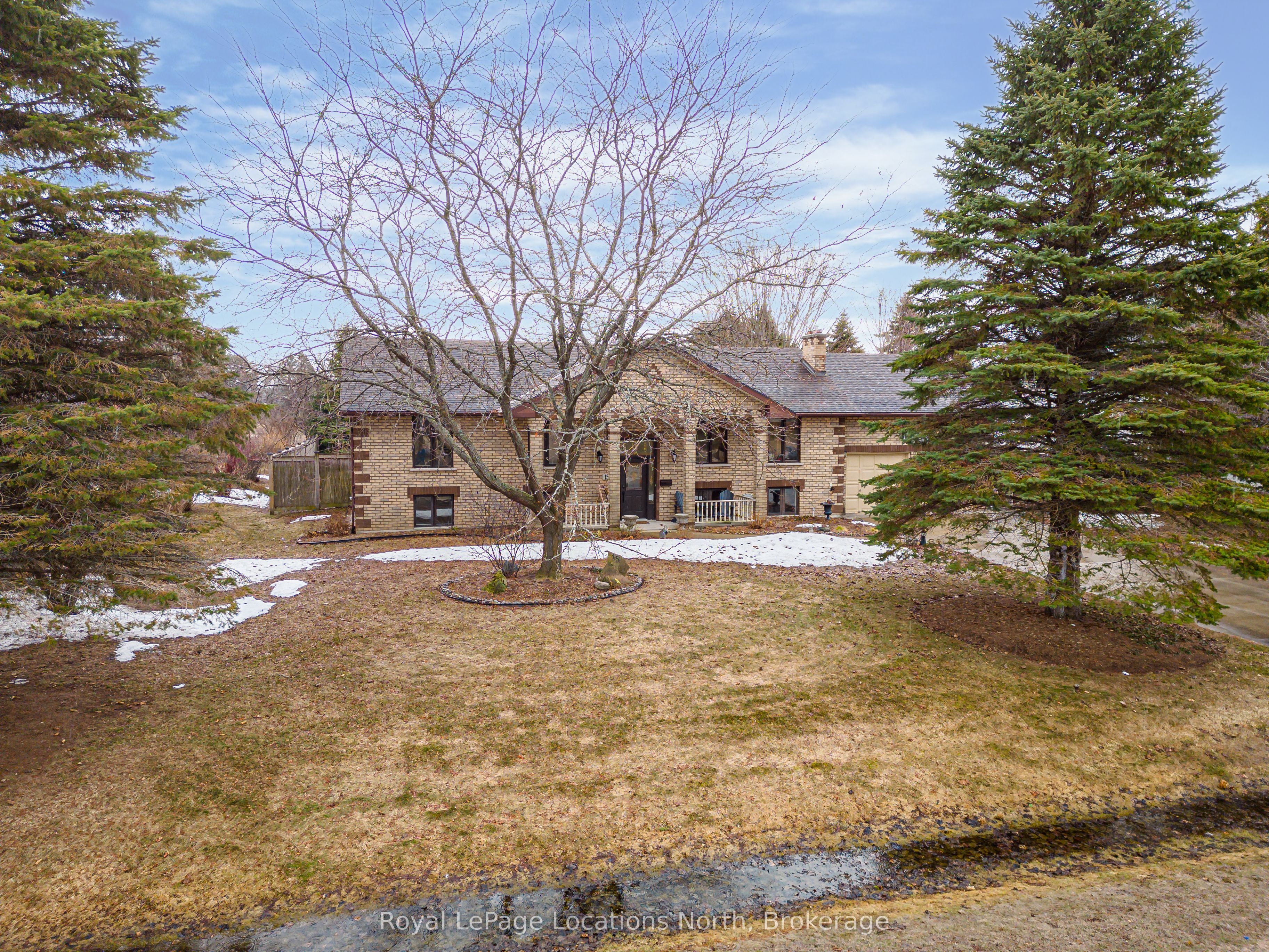 15 Blackburn Avenue, Clearview, ON, L0M 1P0