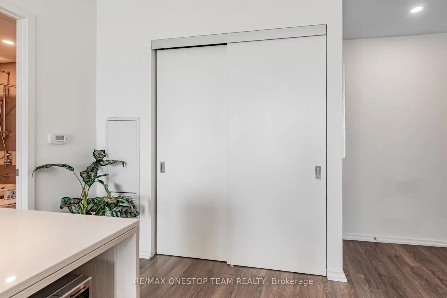 Additional image 6 of 197 Yonge Street 1114