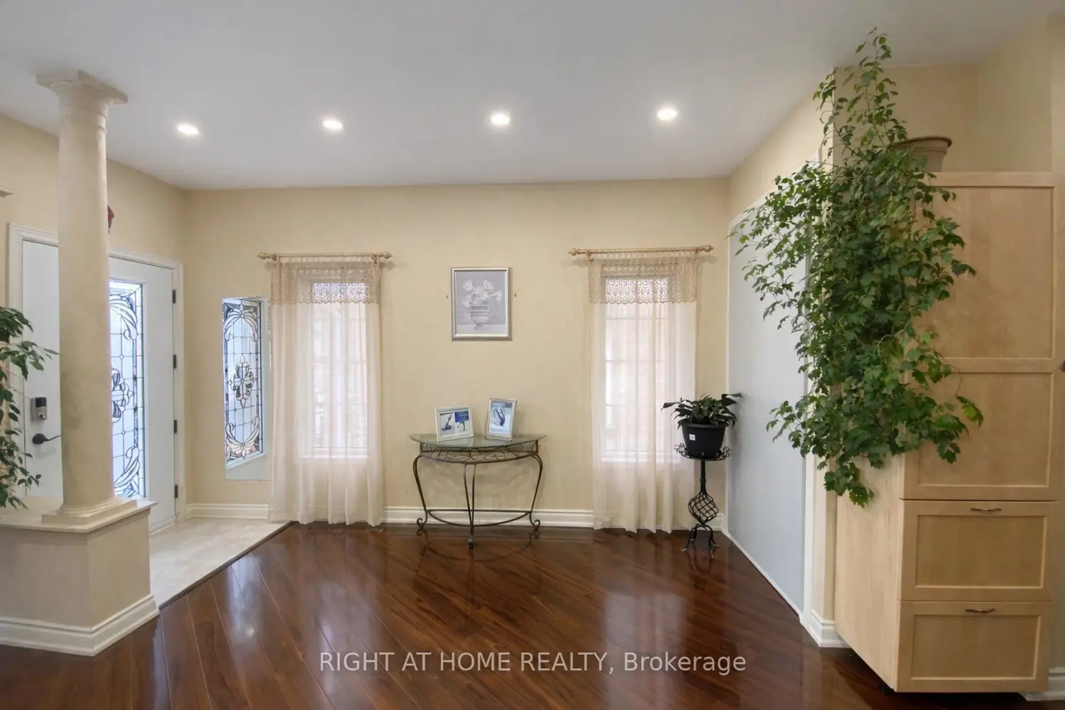 4 Forest Run Boulevard photo 3