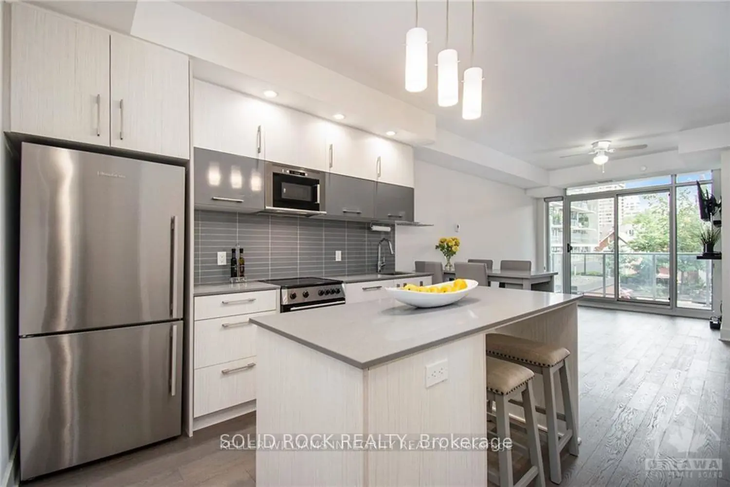 255 Bay Street 213 photo 2
