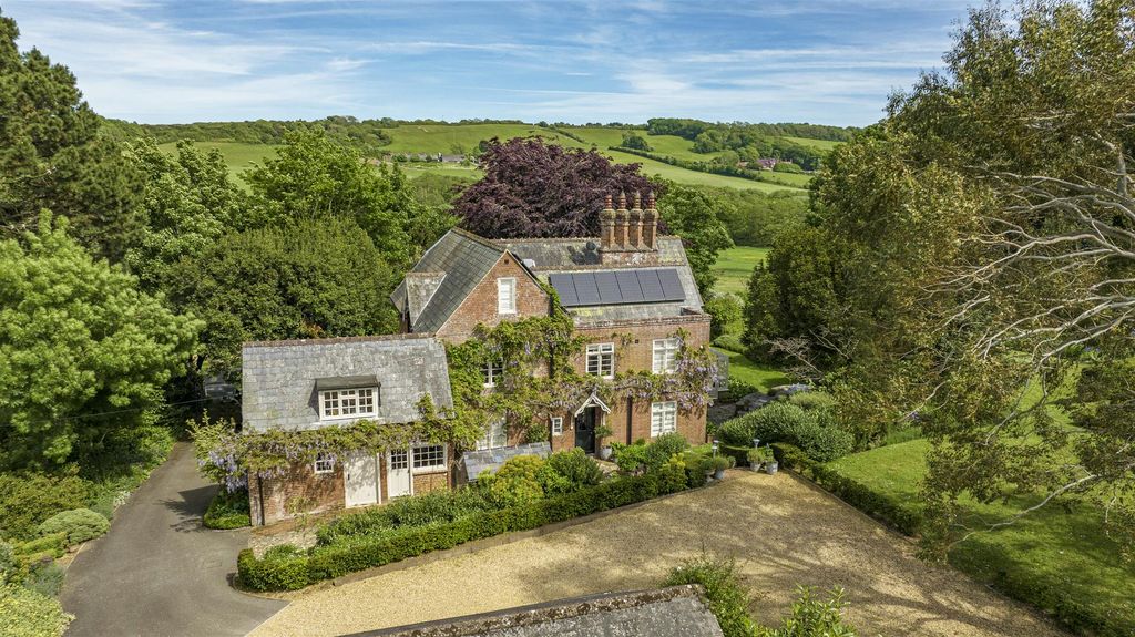 5 bed detached house for saleWatergate Road, Newport, Isle Of Wight PO30